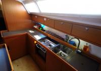 bateau à voile bavaria 46 cruiser voilier intérieur galère 2